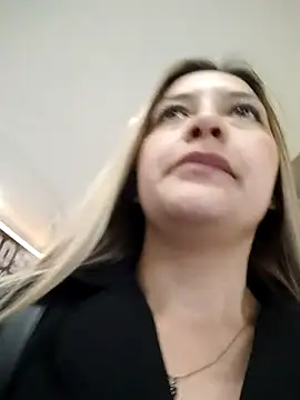 Alana_69 - Walking in the mall and open coat🥵🔥