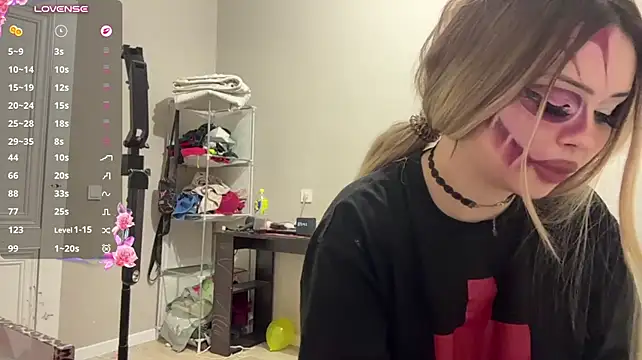 Miafruit - Show my bra+lick lips