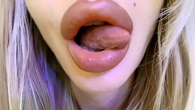 Velvet_kissx - How about some wetness?Booom 💦 😈 👄 🎇