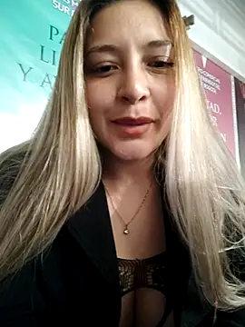 Alana_69 - Walking in the mall and open coat🥵🔥
