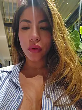 Karen_San_Miguel - Flash tits in public + spit tits 😈