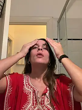 Camii2244 - Ass tease with cream