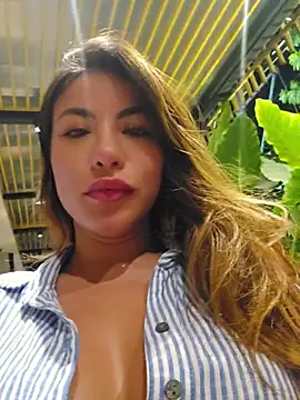 Karen_San_Miguel - Flash tits in public + spit tits 😈