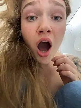 RussianWoman - LOUD MOAN!