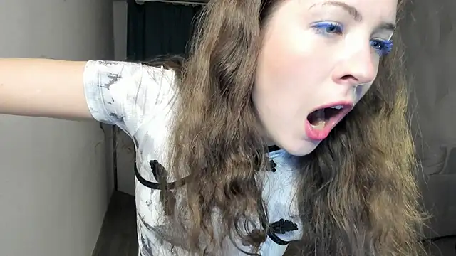 HollyMorris - Can my tounge touch my nose?