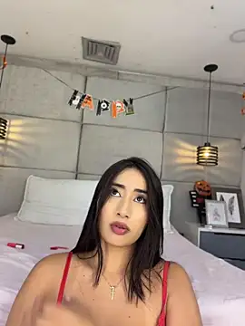 IvonneOwen - Clit rub & pussy spanks close up