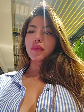 Karen_San_Miguel - Flash tits in public + spit tits 😈