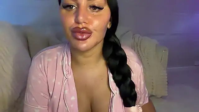 BIGBOOTYELLIEXXX - BLOWJOB SHOWING FEET WITH CREAM