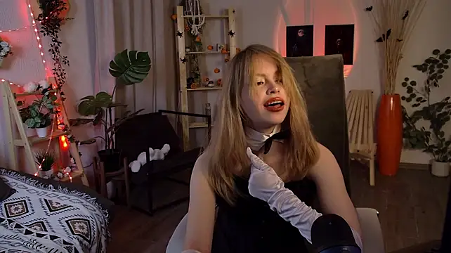 La_lilith - guessmy costume?
