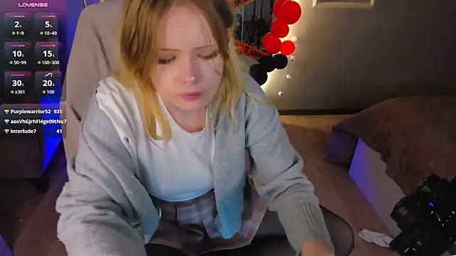 Ivy_Pierce - Suck finger with eyes contact