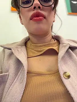 Andra_rose - CREAMY PUSSY IN PUBLIC