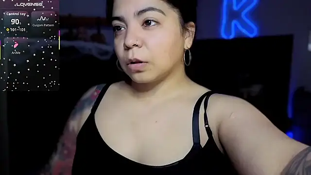 Kimmiakiss22 - Naked Doggy Pose