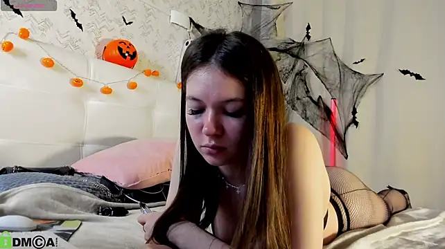 Nicole_Charm