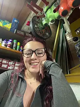 Arlette7 - Show boobs a custom in store