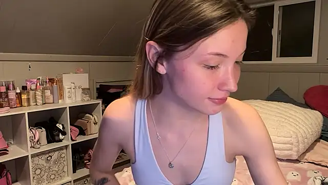 Kaialuvv - Strip to lingerie