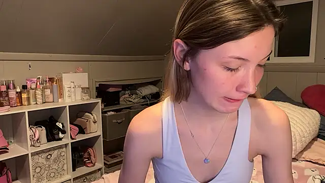 Kaialuvv - Strip to lingerie