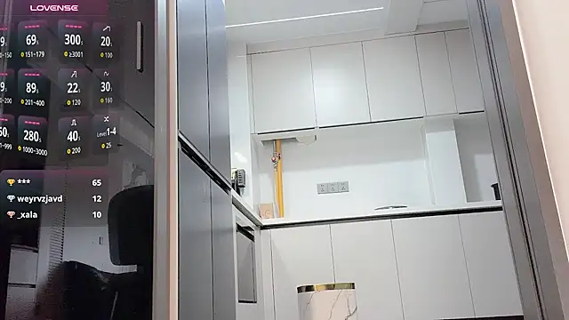Tingting-youu - 家里有人偷偷直播一会哥哥们轻点【随机脱光厨房】