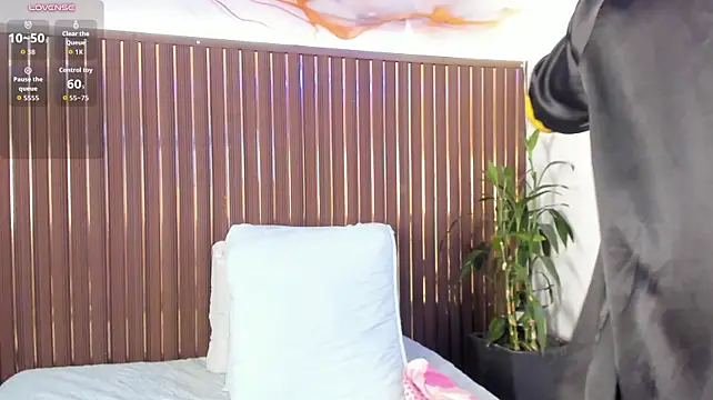 Mia_pineda - show feet with oil
