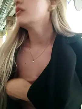 Alana_69 - Walking without coat in public 🔥🥵