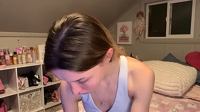 Kaialuvv - Strip to lingerie