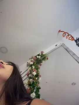 IvonneOwen - Clit rub & pussy spanks close up