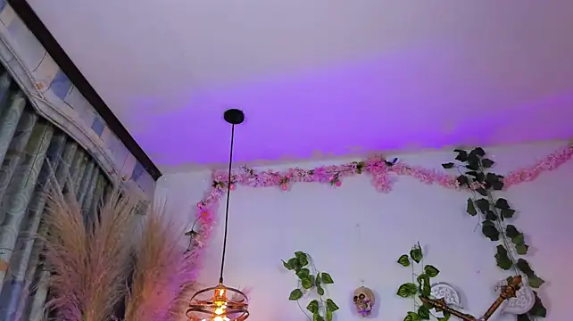 Quiinn_bx - 💖CAMELTOE + RUB CLIT OVER MY PANTIES🍒✨