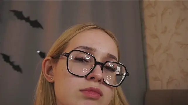 JackelineSwanda - 💕Sensually play and kiss my boobs💕