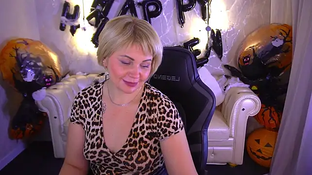 AmaraNights - Ass and breast show