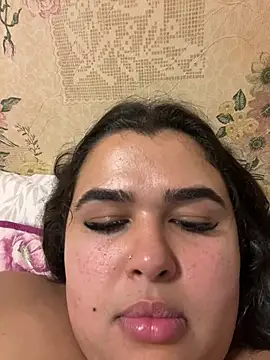 Isaamach - LAVAR A LOUÇA MOSTRANDO OS PEITOS