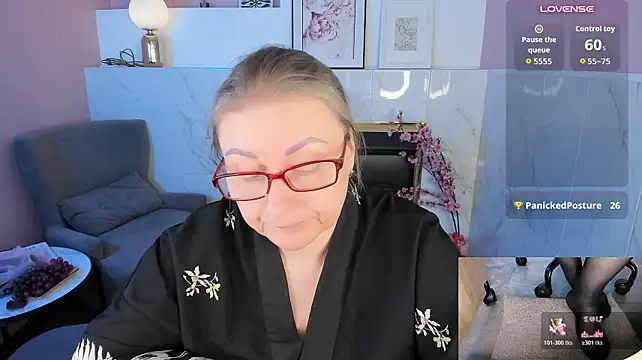 Alexandra_Kind - The last tipper gets a present