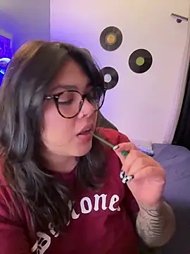 Miacanela_xo - Finger my pussy up close