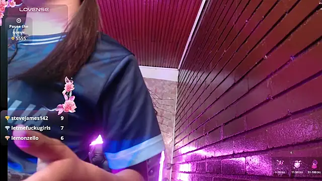 Chatiagp - Flash bare tits and squeeze them