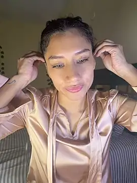 Rebbecca_ - aceite en mis nalgas