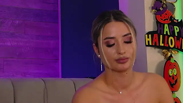 LoraDevine - 🥵💥Boobs teasing topless 💥🥵