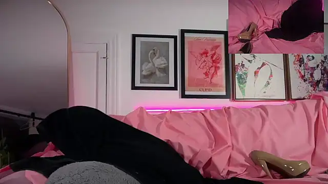 MissCutieKink - show boobs