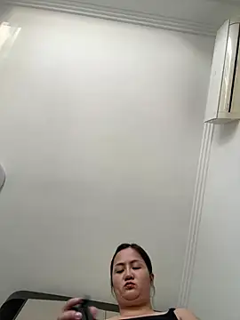 Amy1688 - 户外脱内裤特写小穴