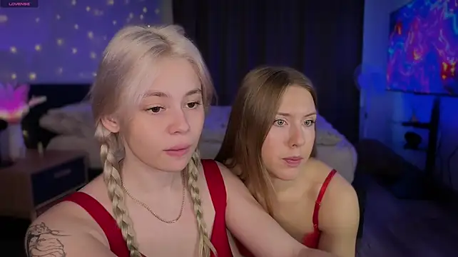 Dipamelly - French kiss close up