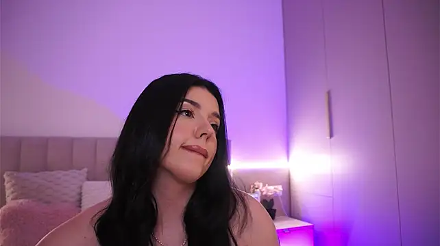 LaraAnnee - make my pussy happy... and wet😏
