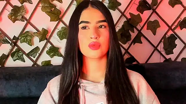 Scarletthrouse's Live XXX Chat