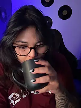 Miacanela_xo - Finger my pussy up close