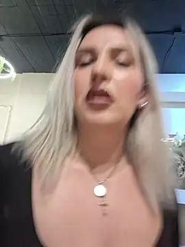 LaylaBlakes - Sensual Boob Play
