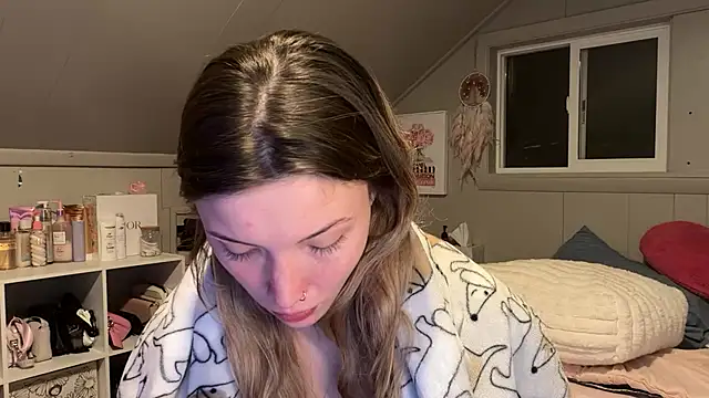 Kaialuvv - Strip to lingerie