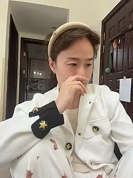 Saozi666 - 完成可选：口交黑鸡吧、口叼内裤、小粉插入M腿、开双插票、挤奶水、全裸呼啦圈