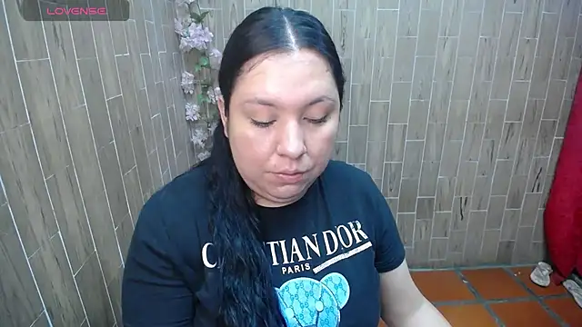 Solyeria - show tits