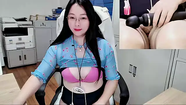 Baijie0616 - 打开办公室门塞入小穴站门口3分钟