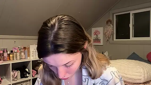 Kaialuvv - Strip to lingerie