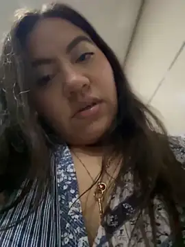 Bella_Pascualina - Show pussy in public