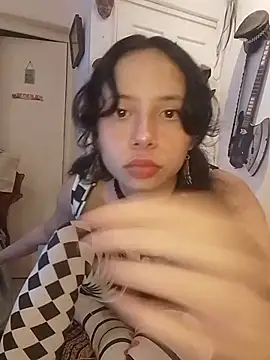 Krarakiara - fingers pussy