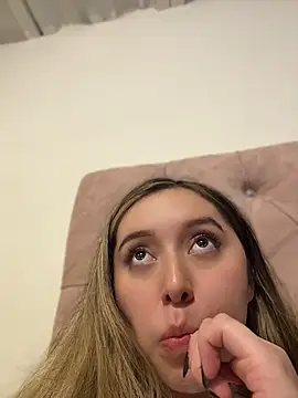 Sarisloves - 🍒Naked in a public restroom🍒