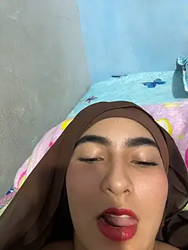 Malika_Noor - Slowly suck on the toy😇